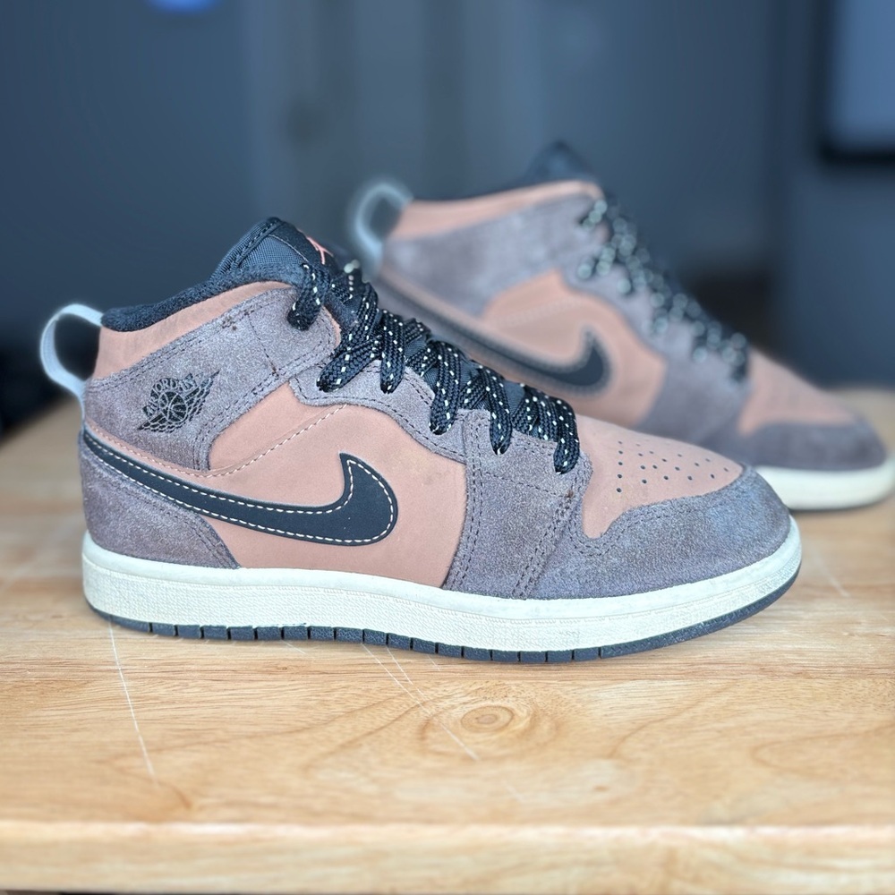 Jordan 1 'Earth Tone' | kids sz 2 | brown tan black | Like New - Picture 8 of 10